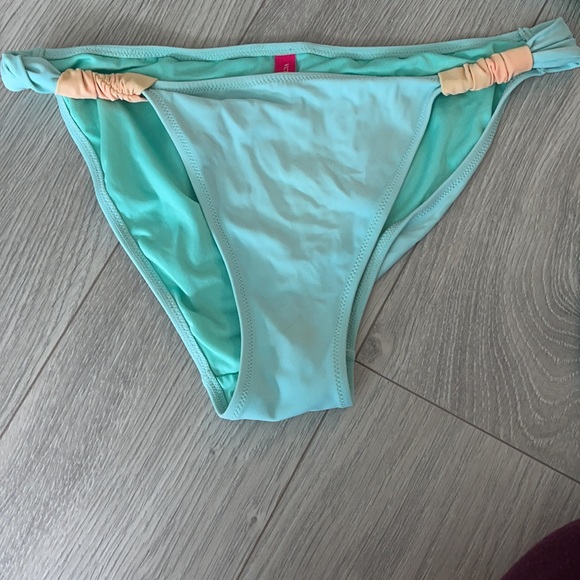 Victoria secret bikini - Picture 4 of 5